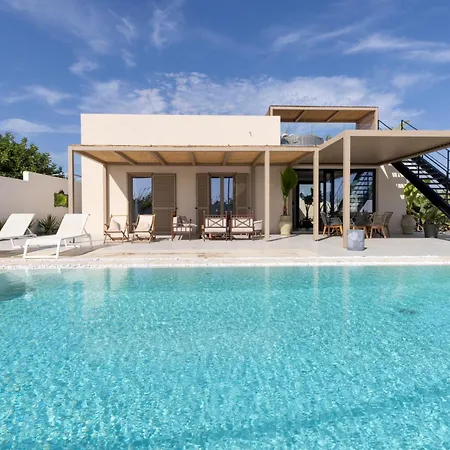 Alti Vista Mare E Piscina Privata 圣玛丽亚德尔法加洛