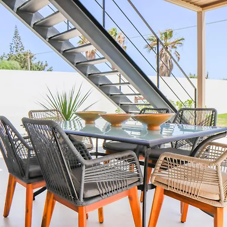 Alti Vista Mare E Piscina Privata 别墅