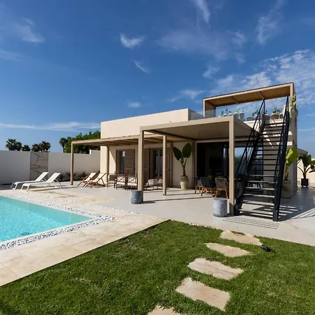 别墅 Alti Vista Mare E Piscina Privata *
