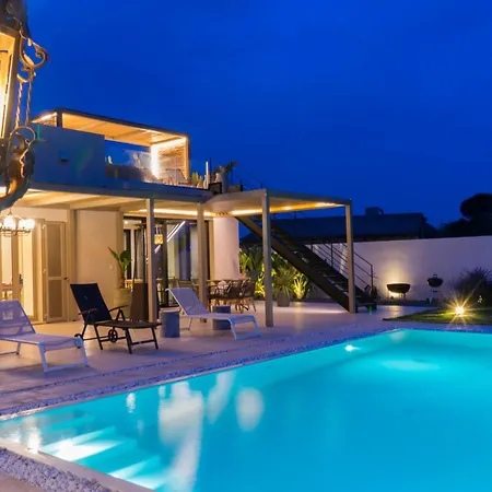 Alti Vista Mare E Piscina Privata Villa *
