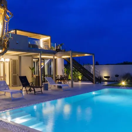 Alti Vista Mare E Piscina Privata ヴィラ