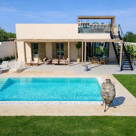 Alti Vista Mare E Piscina Privata * サンタ・マリア・デル・フォカッロ